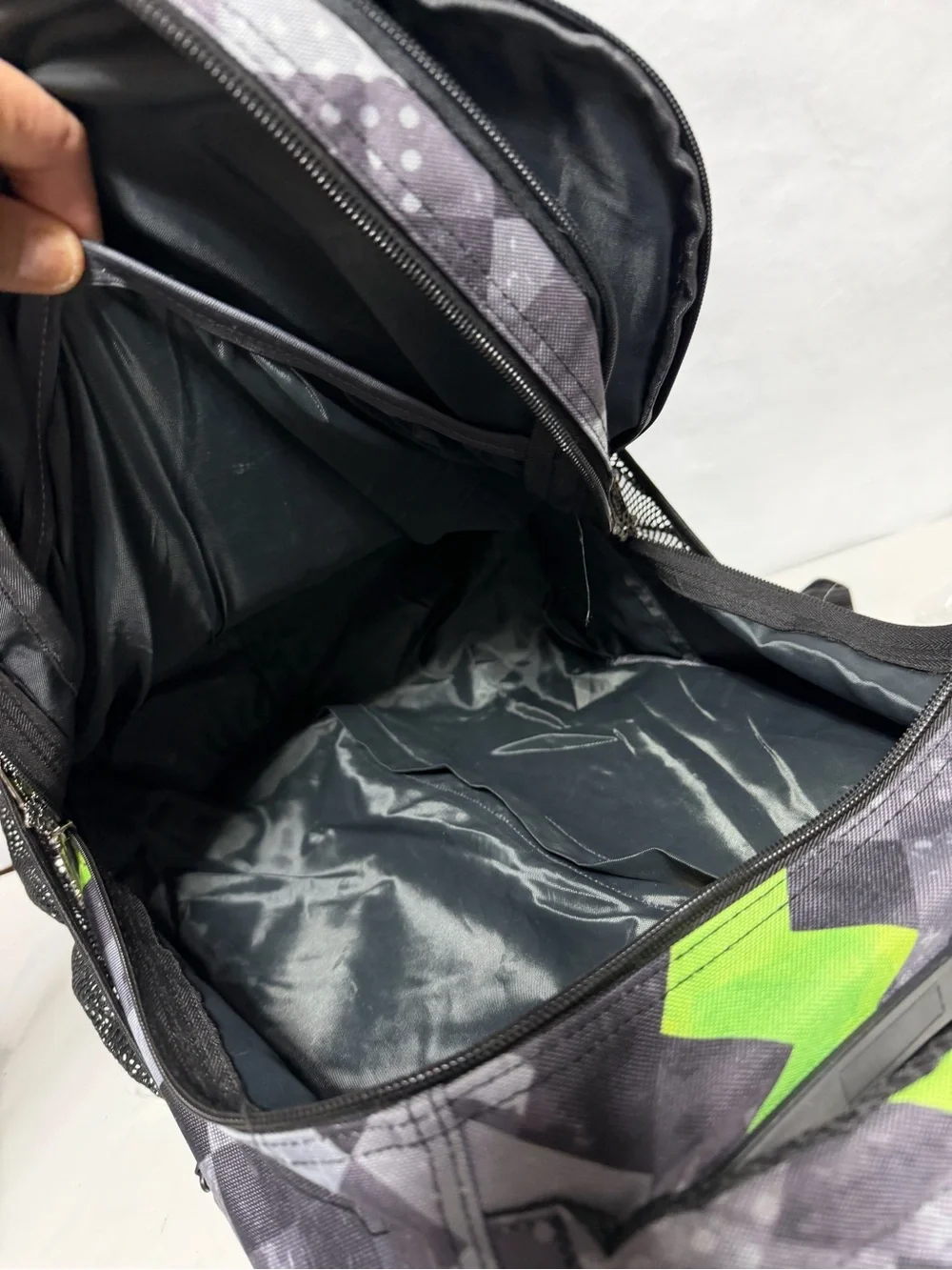 Tilami Green & Grey Triangle 19 Inch Kids Rolling Backpack w lunch bag